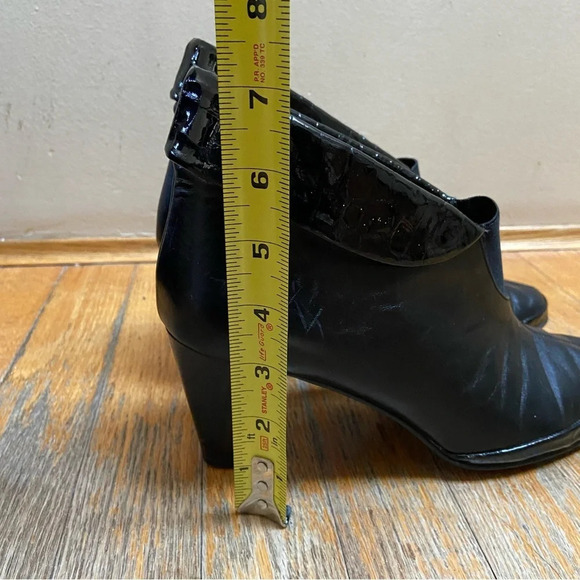 Amalfi by Rangoni Gara suede/ leather ankle heel booties Sz 10.5  B - Picture 9 of 10